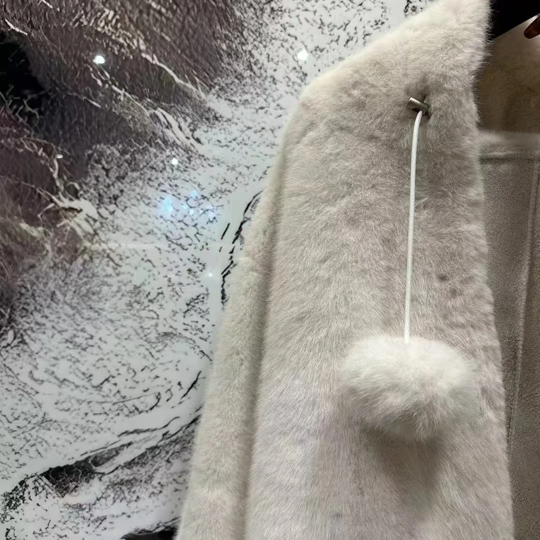 「棕榈泉音」毛球吊坠外套