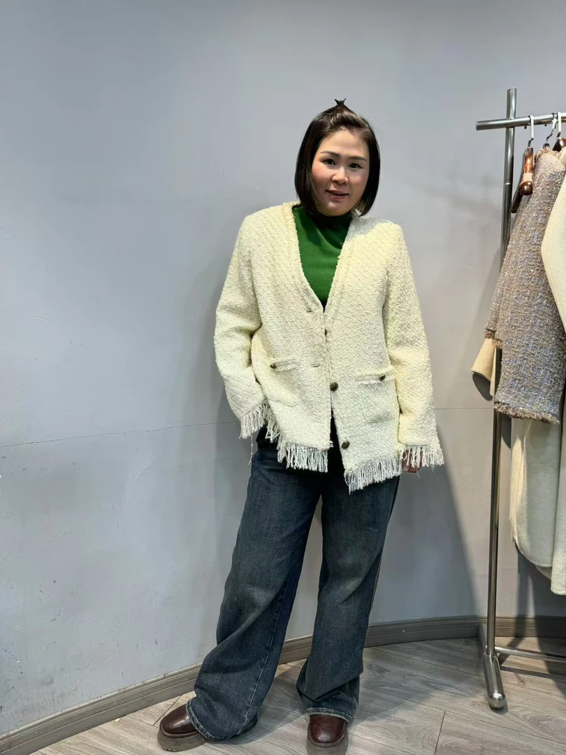 短款米色小香风外套