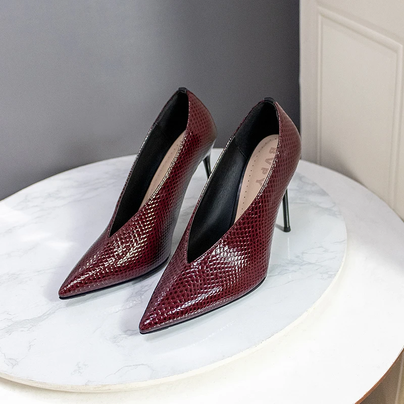 欧美气质女鞋2025新款百搭奶奶鞋女巫鞋V口尖头单鞋女细高跟鞋女