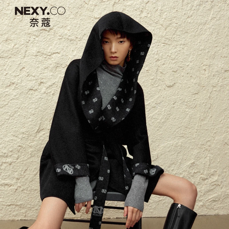 NEXY.CO/奈蔻羊毛大衣女2023新款收腰印花毛呢外套黑色XL00394W0