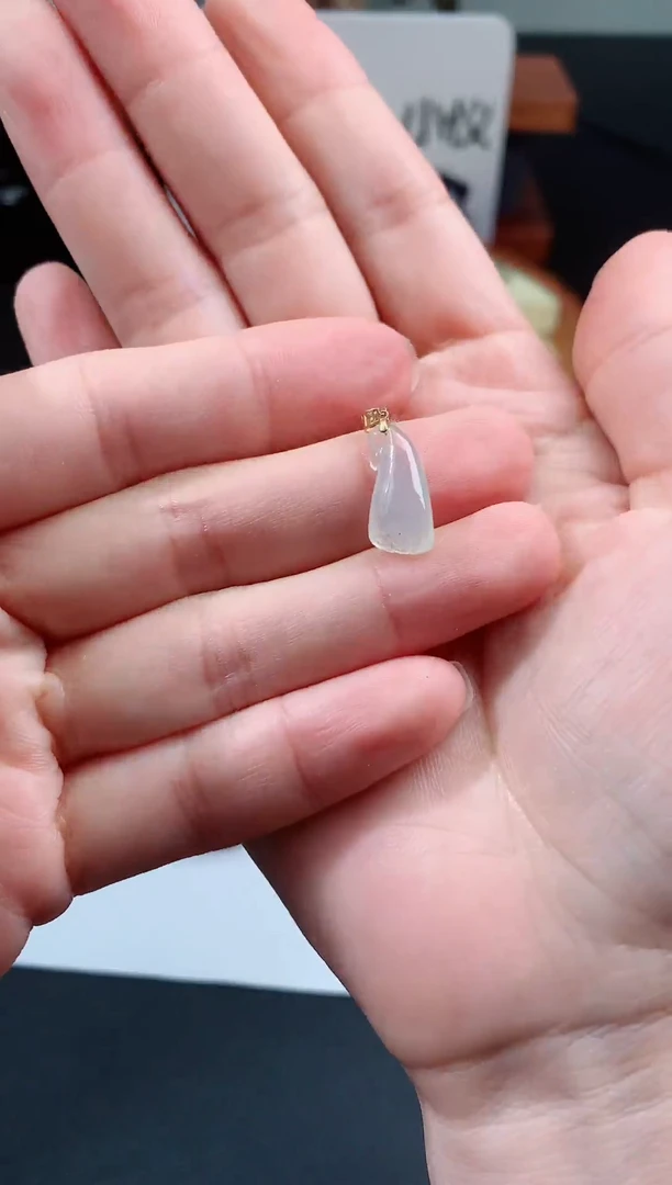 【闪购商品】翡翠吊坠(不含链)18K金镶嵌翡翠