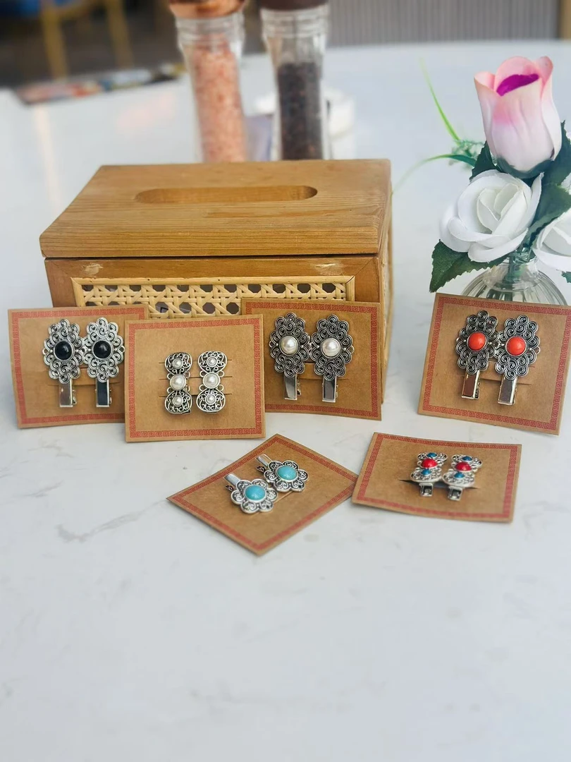 民族元素小巧可爱发饰发夹一对