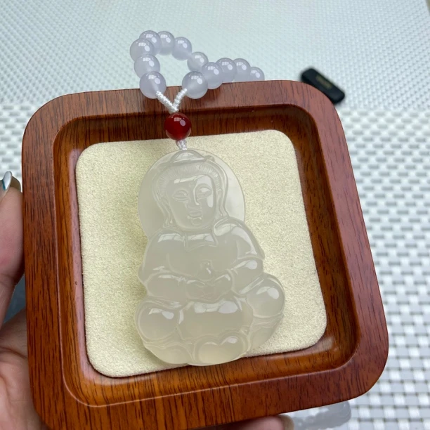 天然玉髓白月光观音吊坠（配链子）