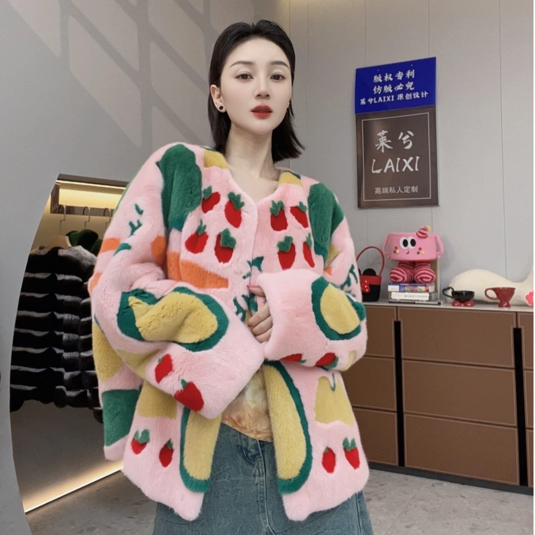 LAIXI/莱兮设计师原创风格重工扣花（水果捞）时尚水貂外套衣长66CM