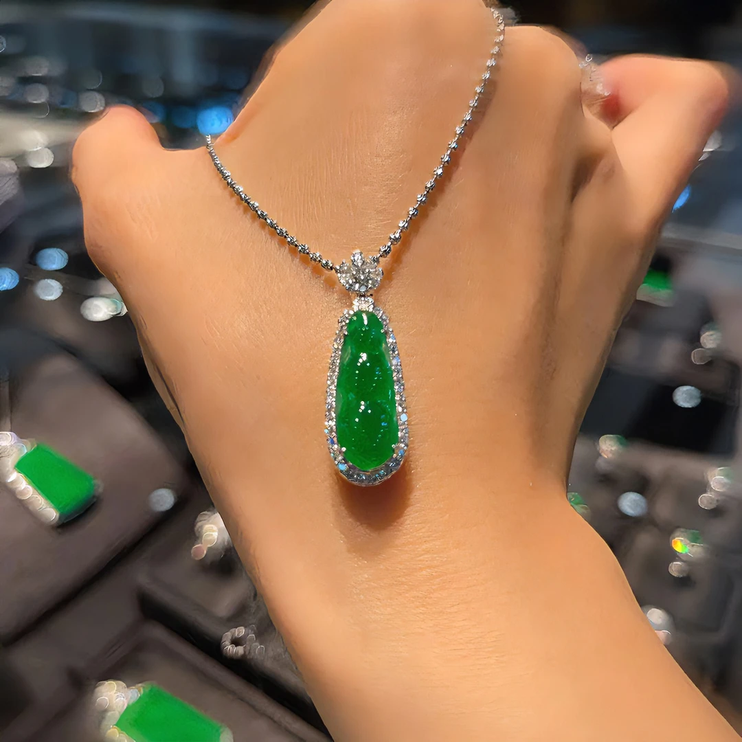 铜合金吊坠 复古时尚吊坠项链轻奢贵气颈饰毛衣链绿色四季豆坠子