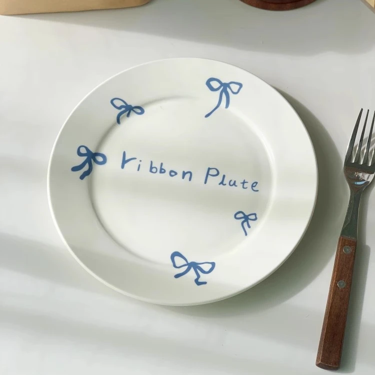 可爱ins风简约蓝色丝带蝴蝶结盘子家用8英寸陶瓷早餐盘餐盘餐具