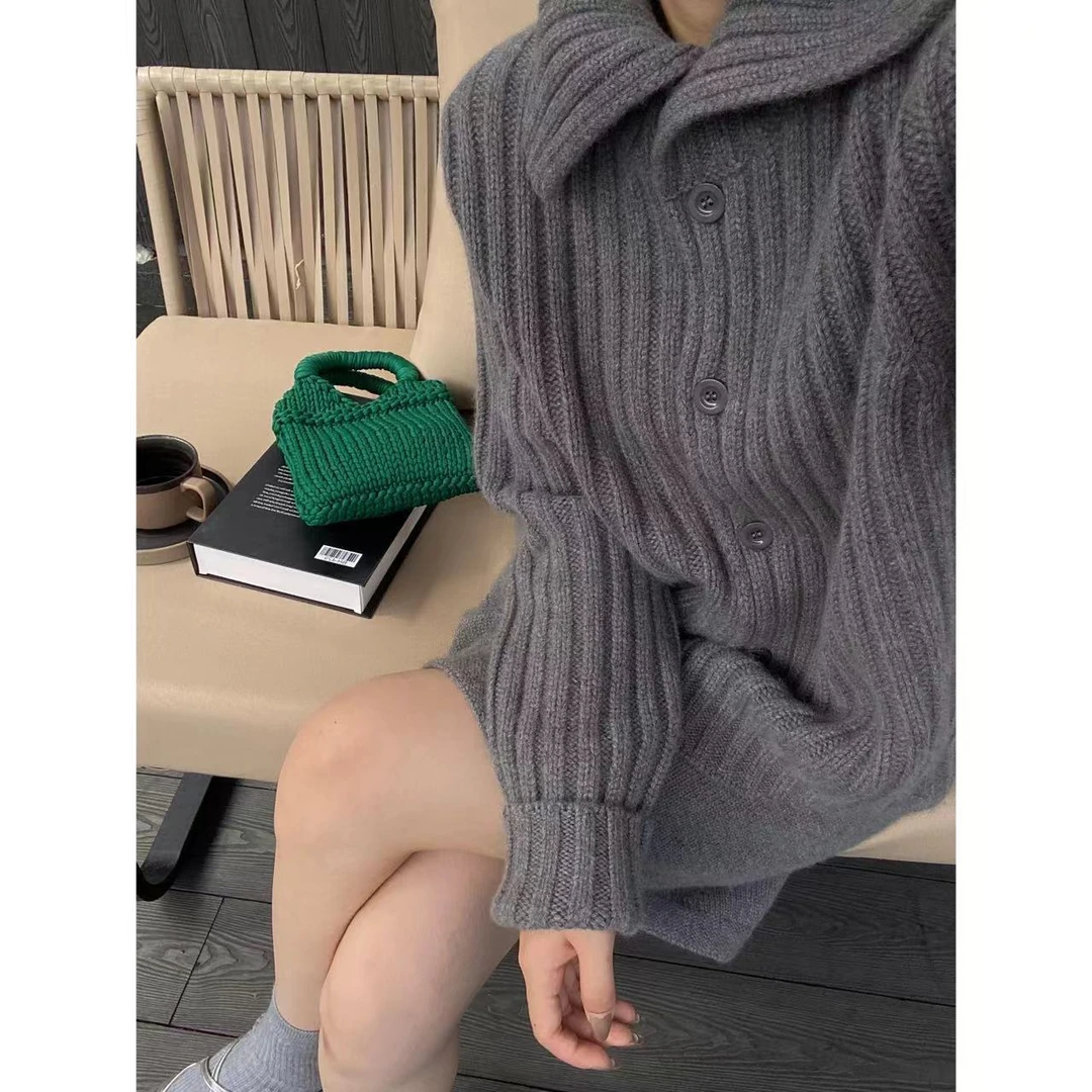 【纯纯女装】 高品质翻领慵懒开衫毛衣 40694