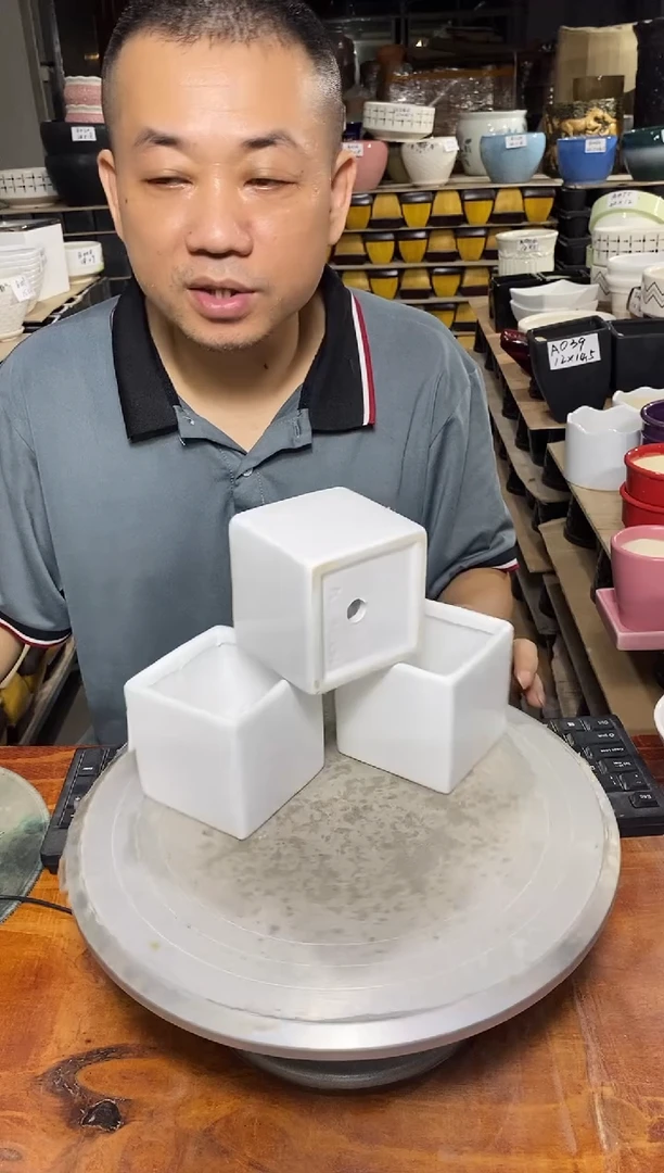 【闪购商品】红陶20CM以下微瑕花盆A050-3白