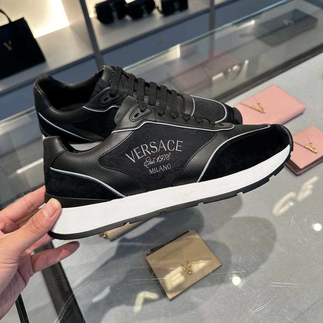 未使用 VERSACE/范思哲 范思哲男士黑色时尚百搭运动鞋