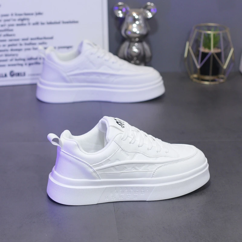 春季新款男鞋轻便软底百搭休闲鞋厚底潮鞋男小白鞋运动鞋青年板鞋