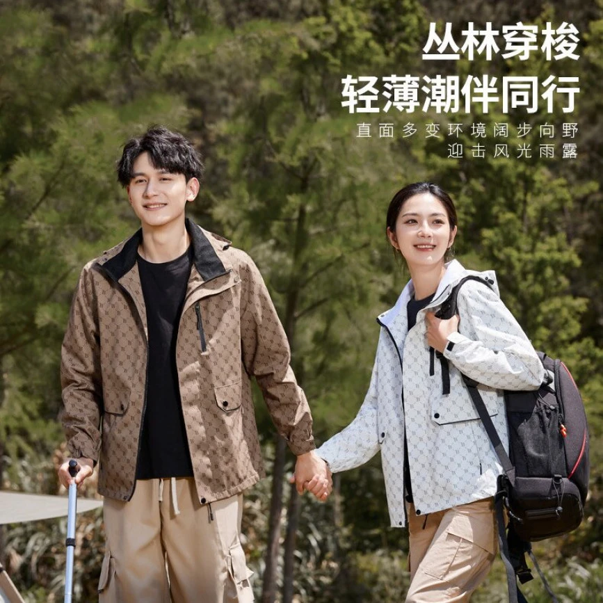户外春秋新款冲锋衣女潮牌防风防水运动登山服外套男时尚休闲情侣