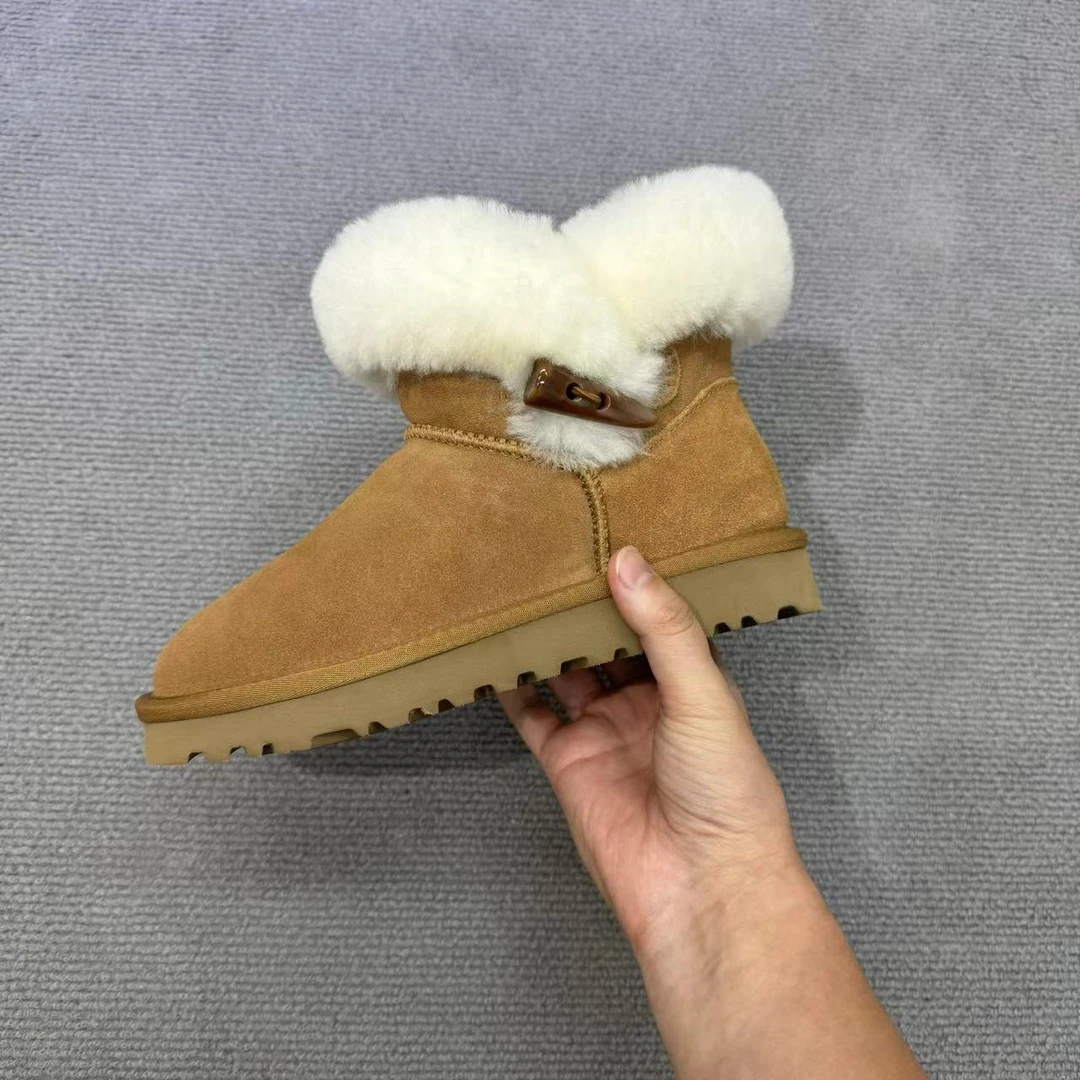 工厂上新牛角扣雪地靴薄底真皮真毛雪地靴冬季百搭保暖款