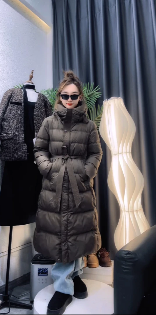 两个颜色长款羽绒服     时尚时尚百搭女士冬季韩版保暖女款修身