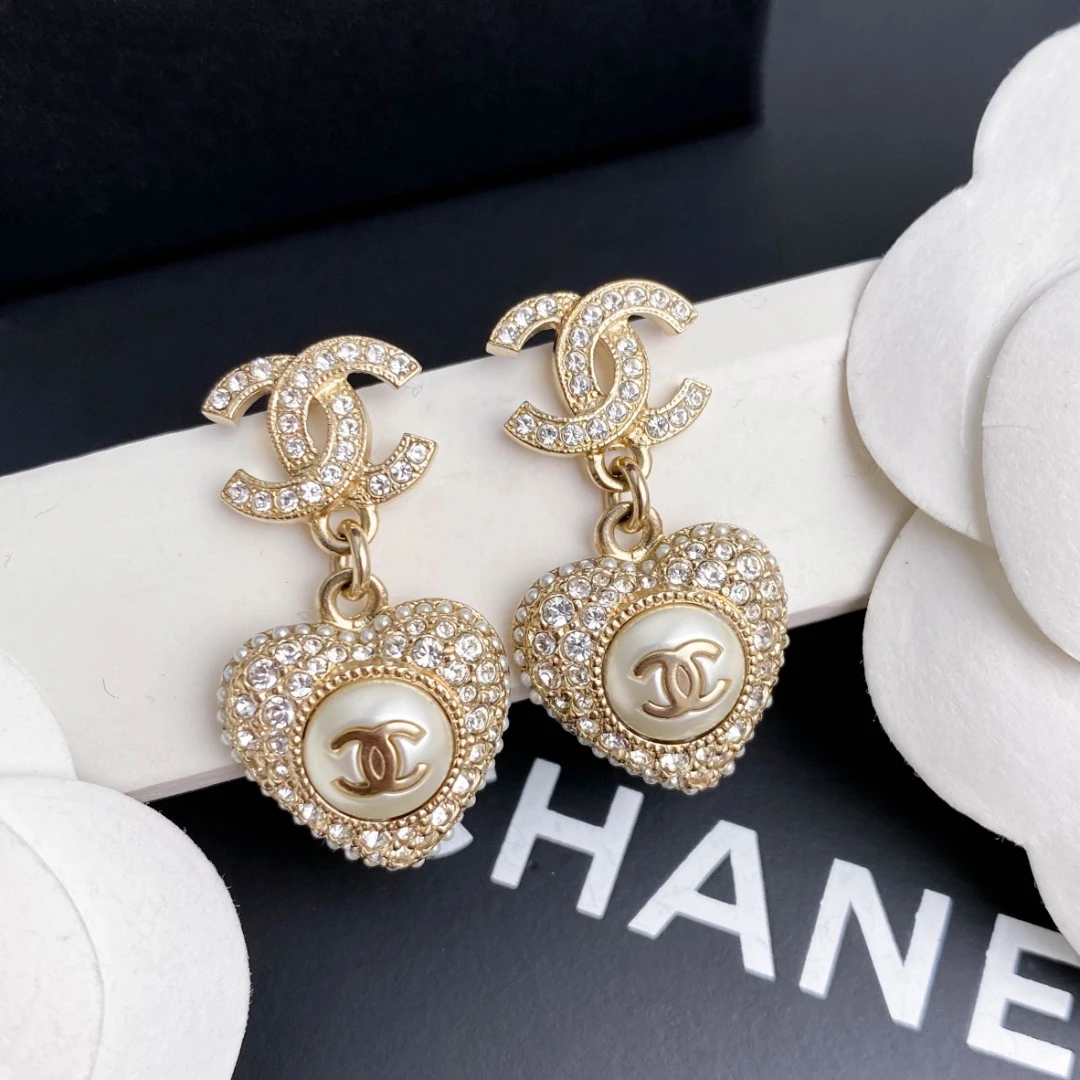 全新未使用 Chanel/香奈儿 经典双C镶钻 爱心珍珠 耳环 S771