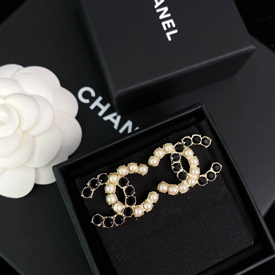 全新未使用 Chanel/香奈儿 经典双C logo黑白镶钻珍珠 耳钉  S381