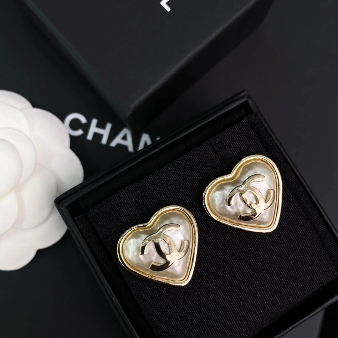 全新未使用 Chanel/香奈儿 22C 经典双C 心形珍珠耳钉   S528