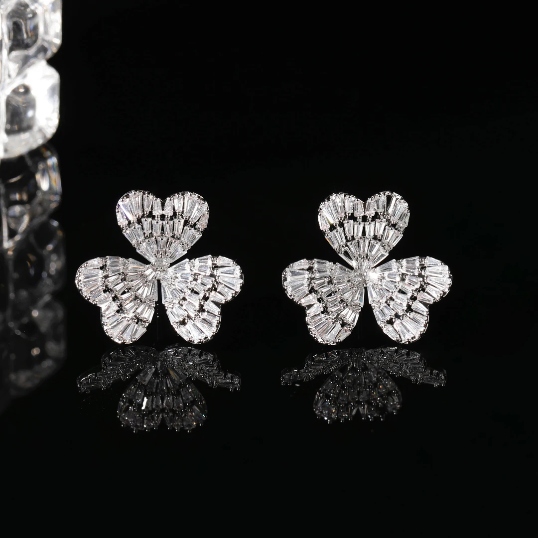 铜合金合成锆石耳饰 【芊巧】时尚高级感爱心花瓣耳钉