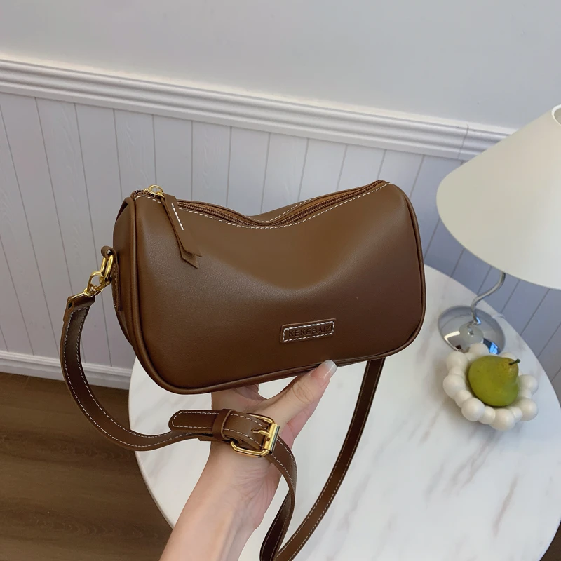 今年流行波士顿2025新款包包单肩斜挎包女百搭小包爆款枕头包背包