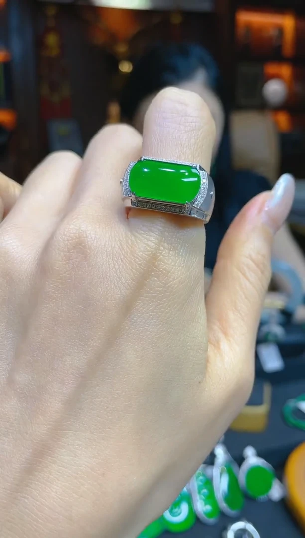 【闪购商品】翡翠戒指18K金镶嵌96238天然A货翡翠戒指