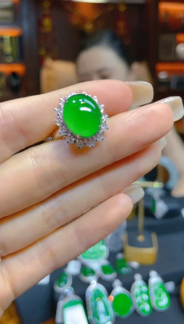 【闪购商品】翡翠戒指18K金镶嵌103213天然A货翡翠蛋面戒指