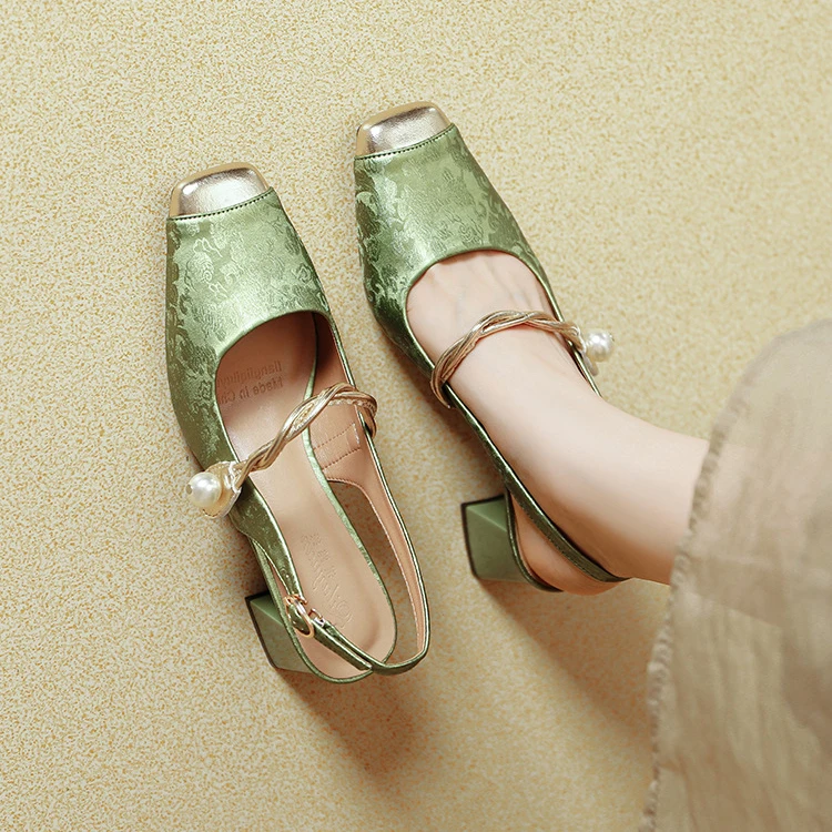 高级感女鞋方头秋季时尚复古法式浅口粗跟仙女风新款爆款包头方头