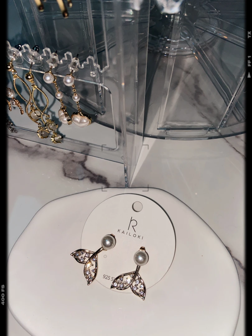 铜合金仿珍珠耳饰 美人鱼尾耳钉甜美贝珠时尚百搭气质精致设计感