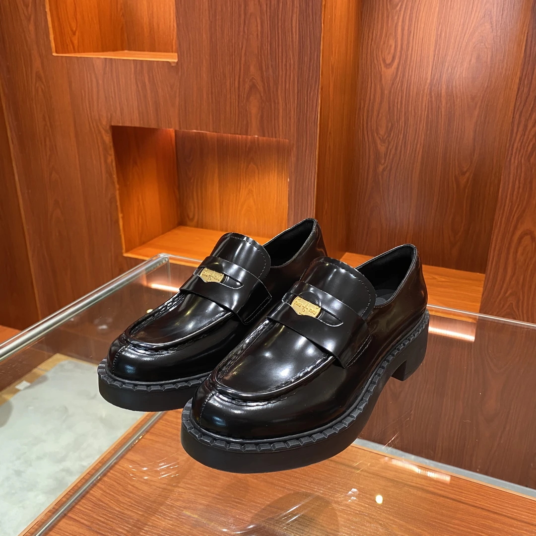 《华品工厂店》秋季新款厚底真皮钱币乐福鞋欧美风品质款女鞋时尚款