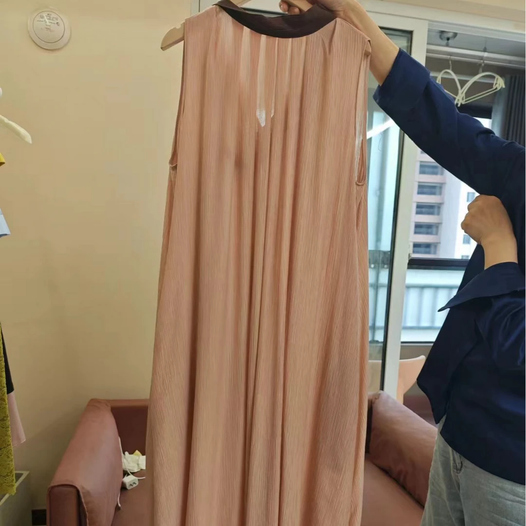 定制款无袖挂脖连衣裙