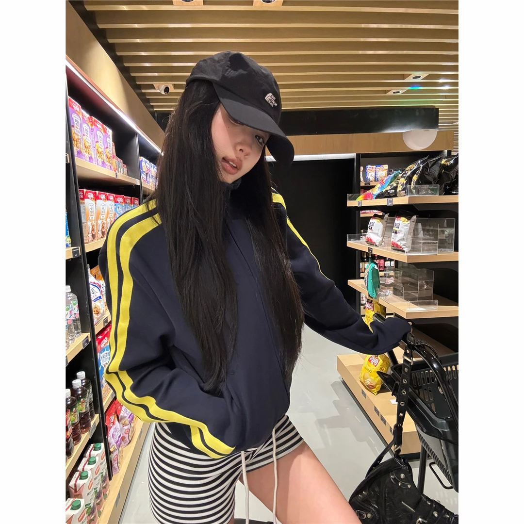 气质时髦经典撞色两条杠卫衣外套女薄款防晒运动上衣打底条纹短裤