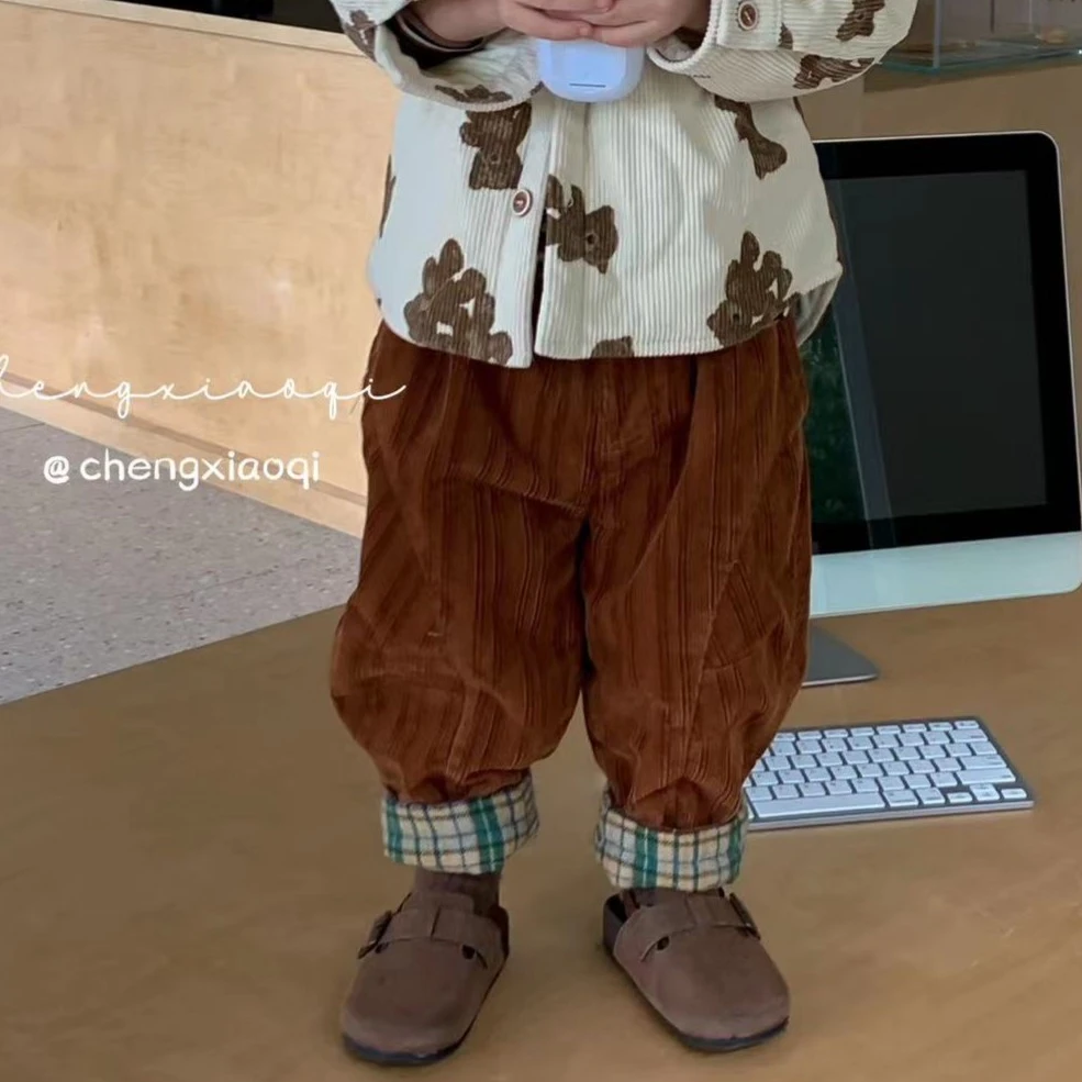 2023762灯芯绒格子边咖色裤子