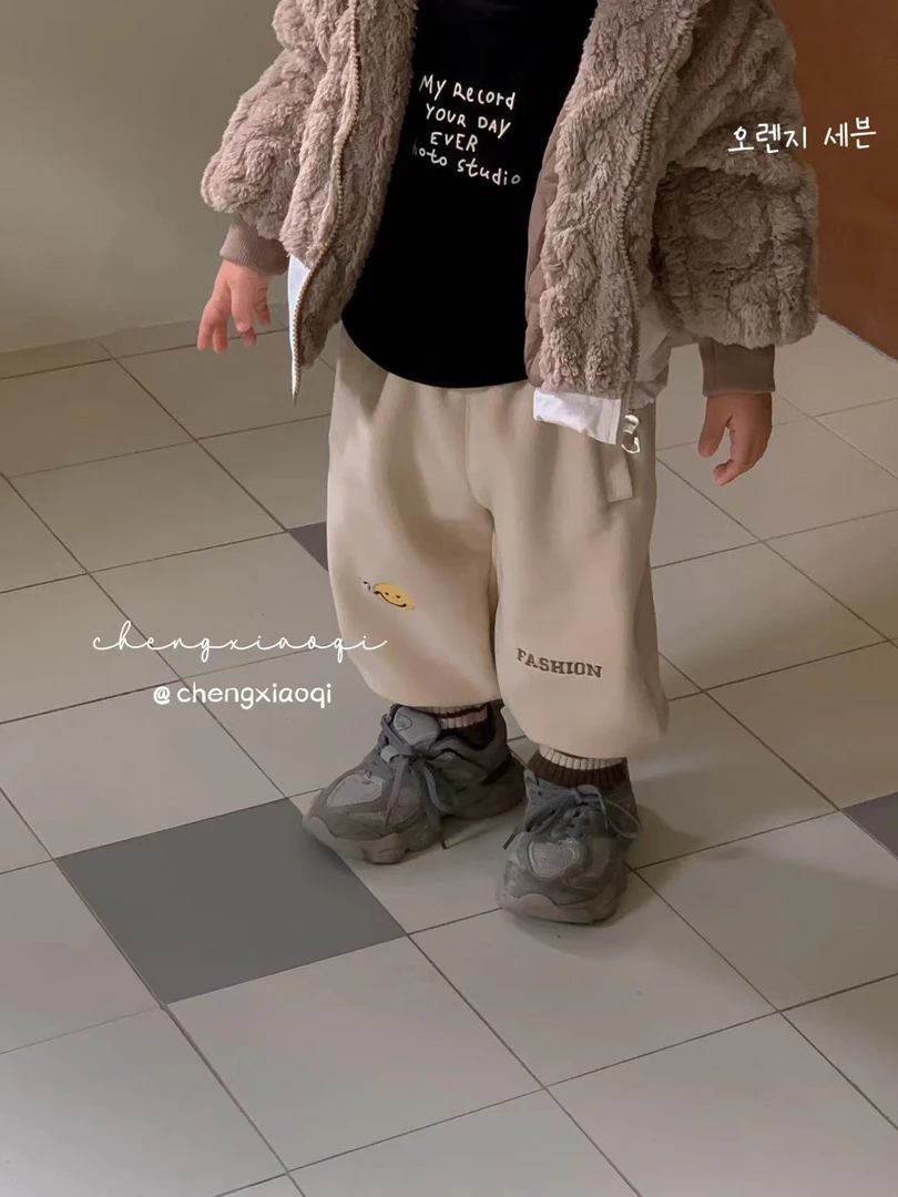 2023818螺纹裤脚笑脸裤子