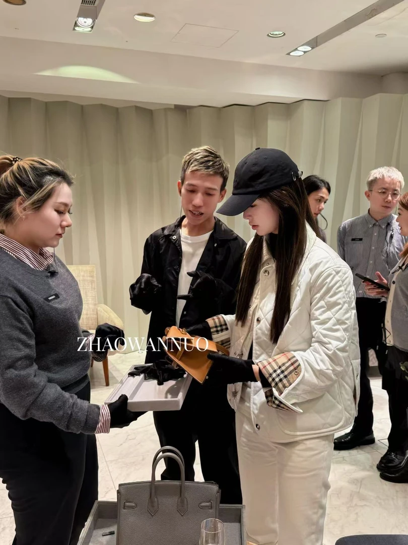 ZHAO WANNUO 丨B"R经典菱格格纹高级感减龄时尚棉服NC0007