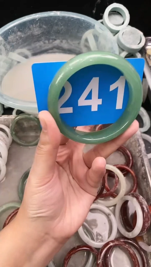 【闪购商品】石英质玉手镯未镶嵌241----圈口：57/58