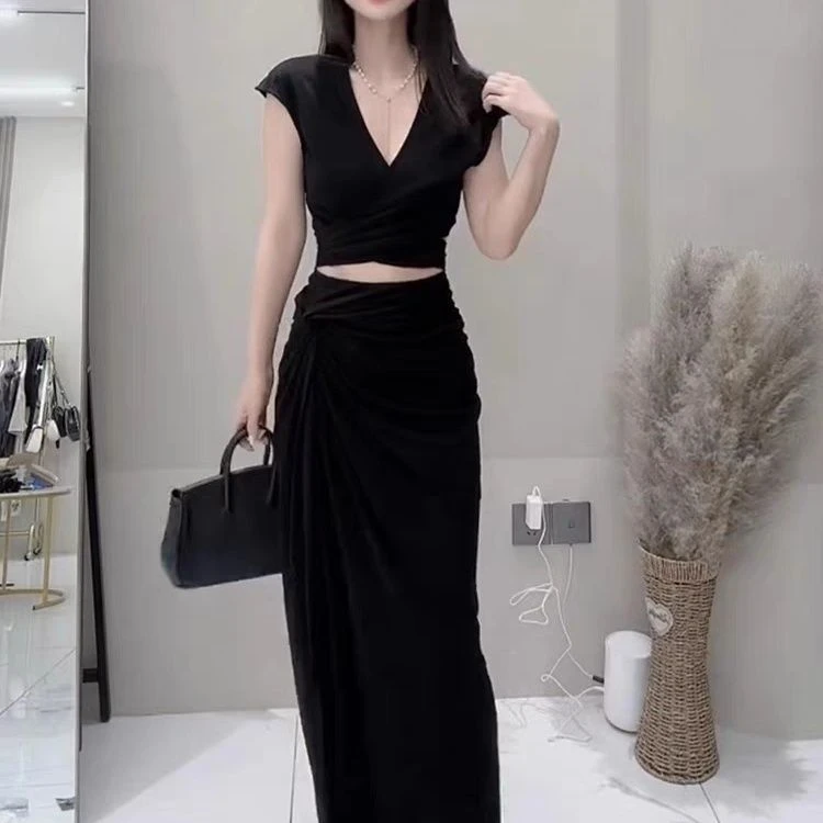 2023年夏季新款气质修身V领T恤女套装+高腰显瘦褶皱半身裙两件套