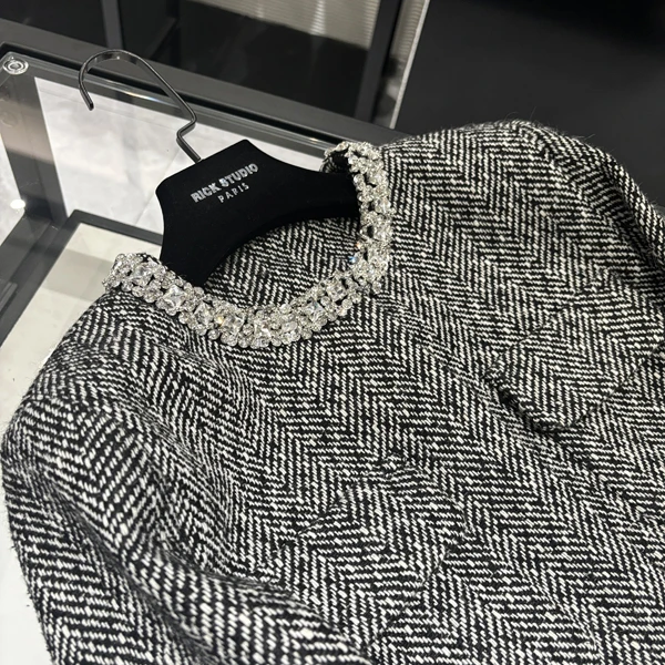 高级时装 24年早秋新款女装 法式手工钻石领斜纹双口袋小外套