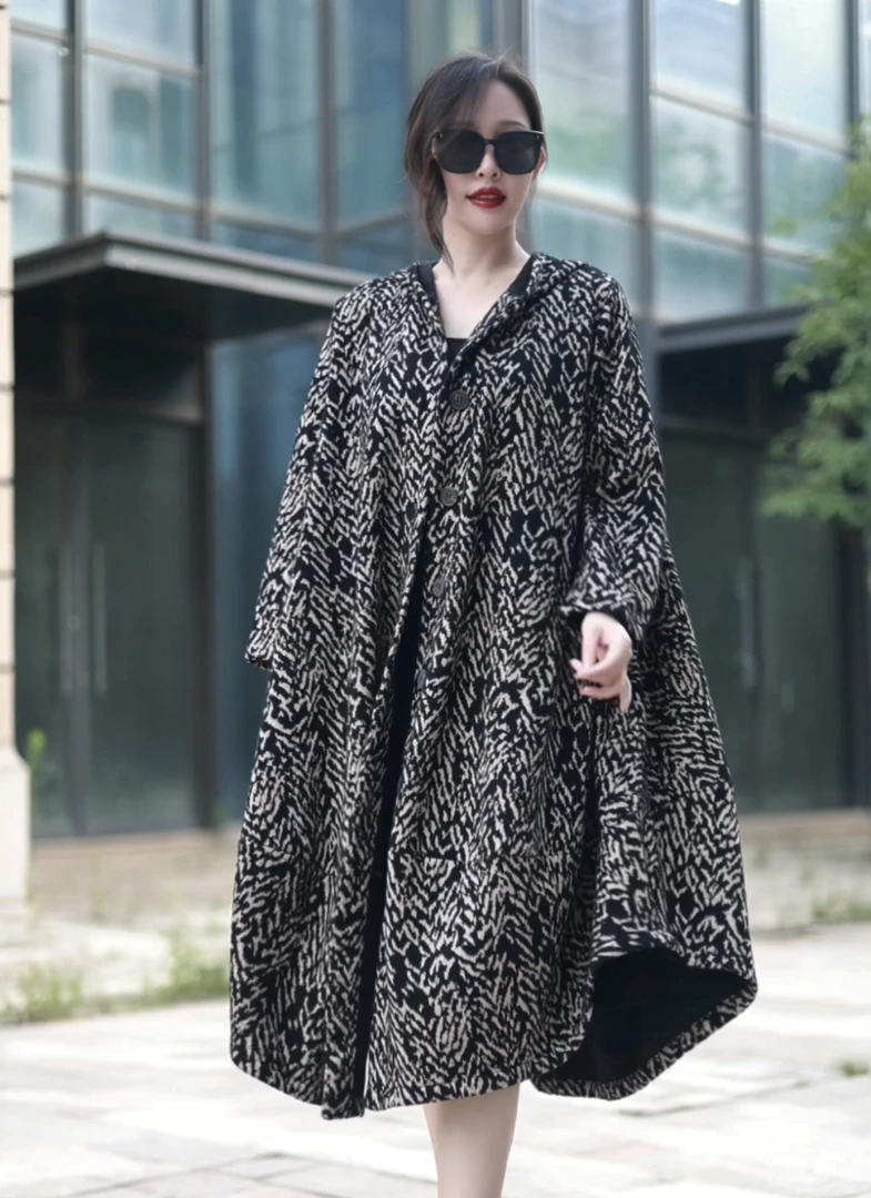 5876粗条纹时尚中长款长袖秋冬连帽外套灰黑色