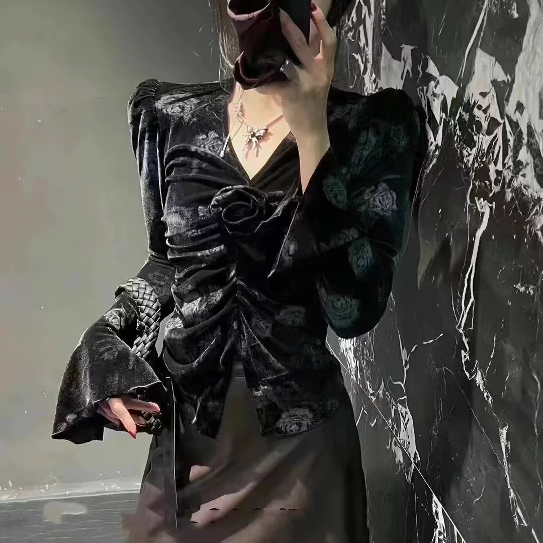 〖猫姐衣橱〗秋冬新款韩国金钻丝绒玫瑰花多朵v鲸上衣81030