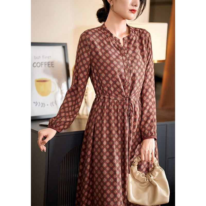 迪欧芙暗红色长袖连衣裙2025新款女秋休闲气质宽松长裙#QLQ17239