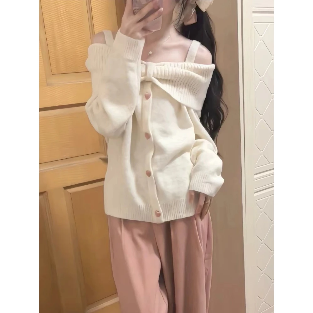 MARIE.COCO甜美蝴蝶结一字领露肩针织衫女秋冬季设计感爱心扣上衣