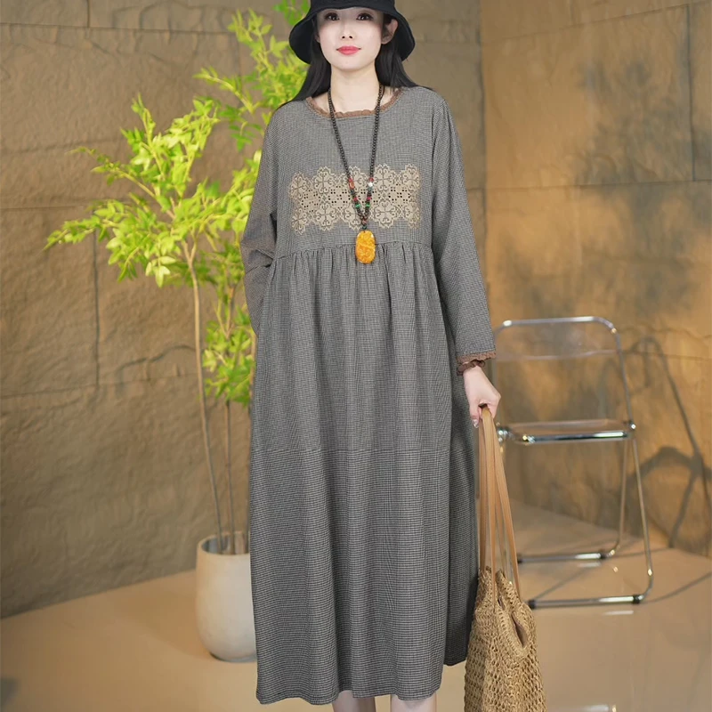 秋季新款时尚长袖休闲宽松国风中长款文艺刺绣显瘦大码连衣裙