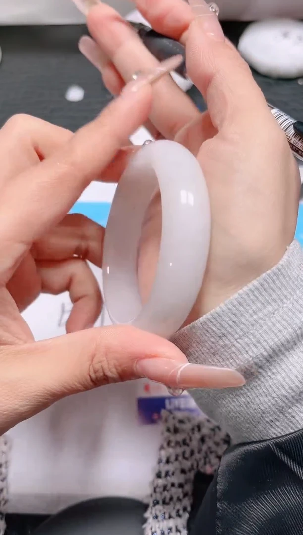 【闪购商品】石英质玉手镯未镶嵌58