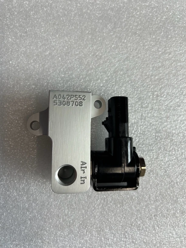 天龙天锦康明斯尿素泵空气电磁阀插头插座空气切断阀零配件