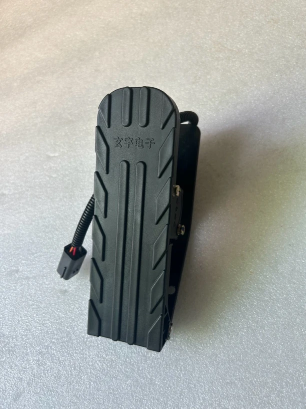 天龙天锦货车自卸车电子油门踏板传感器配件零配件总成