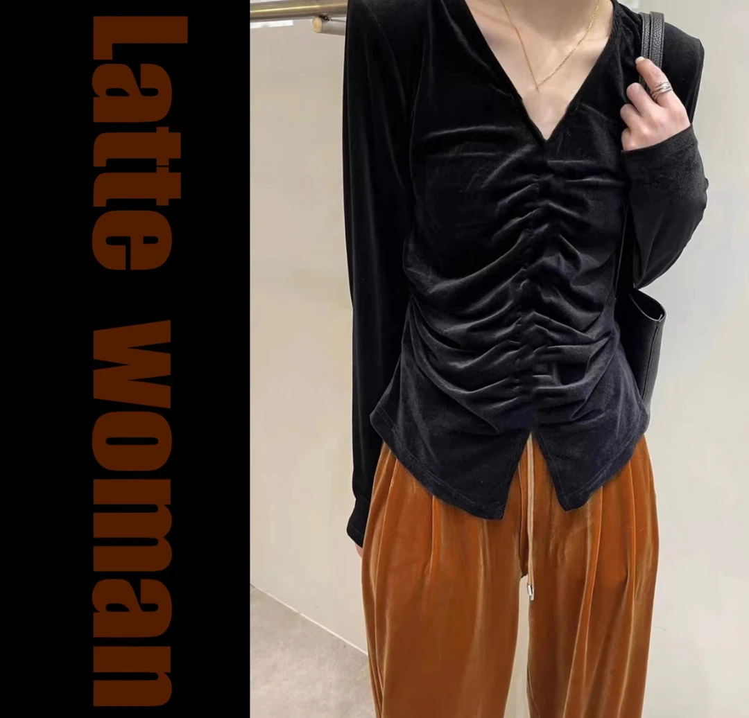 （黑天鹅）高级感丝绒褶皱上衣女2023秋季新款小女人V领长袖