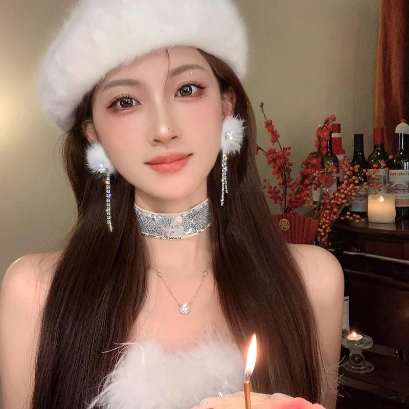 冬季毛球流苏耳环女2024新款爆款独特耳饰轻奢小众设计高级感耳钉