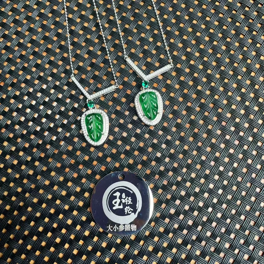 【玉经纶】-14621/Q35-天然A货翡翠叶子吊坠-多样性发其一