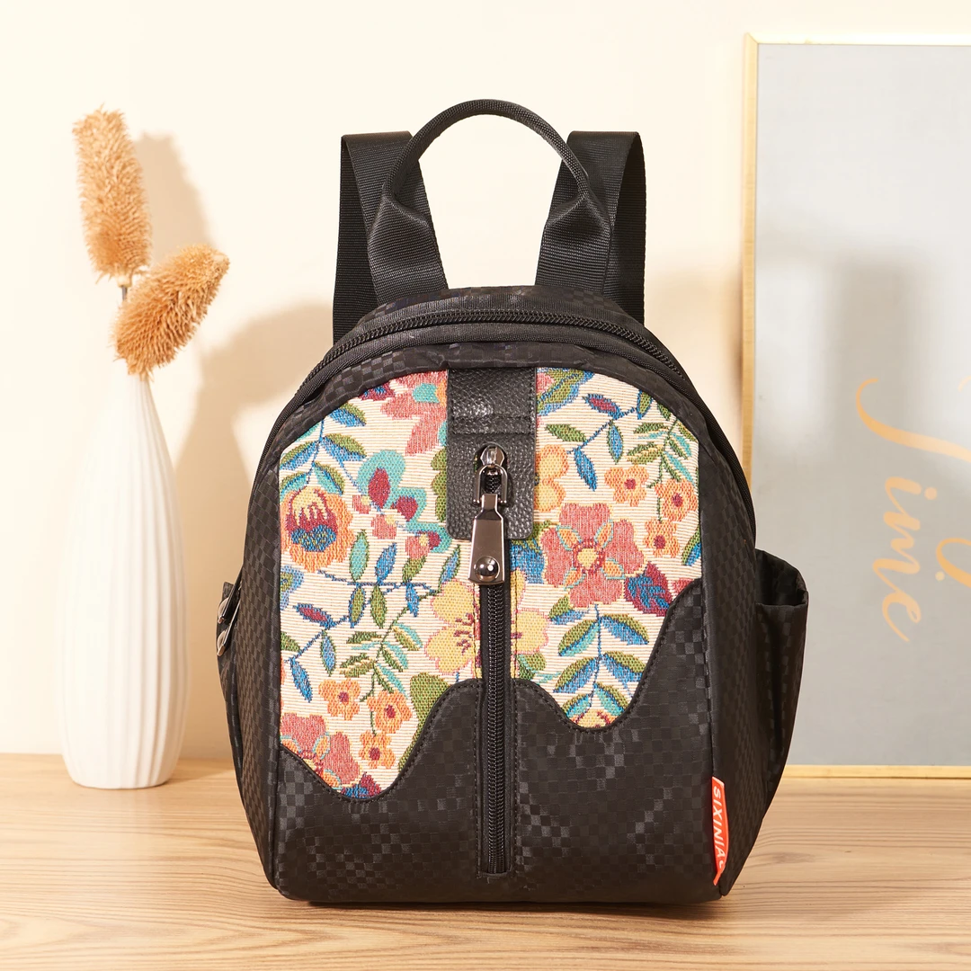2024新款小号针织刺绣花卉轻便旅游民族风双肩包百搭外出双肩背