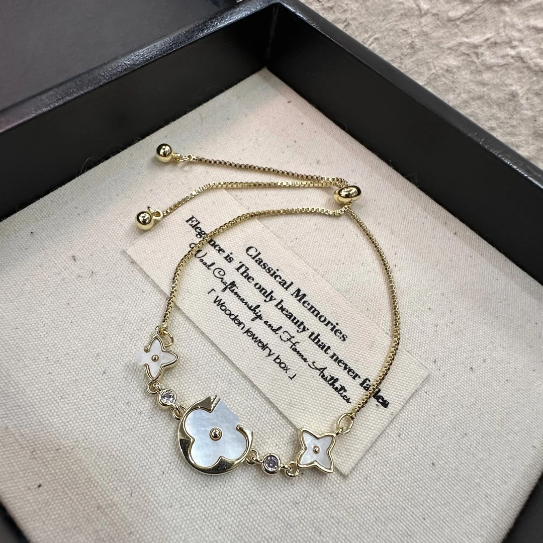 铜合金手链 精致圆形花朵贝壳手链女轻奢气质时尚ins小众白色