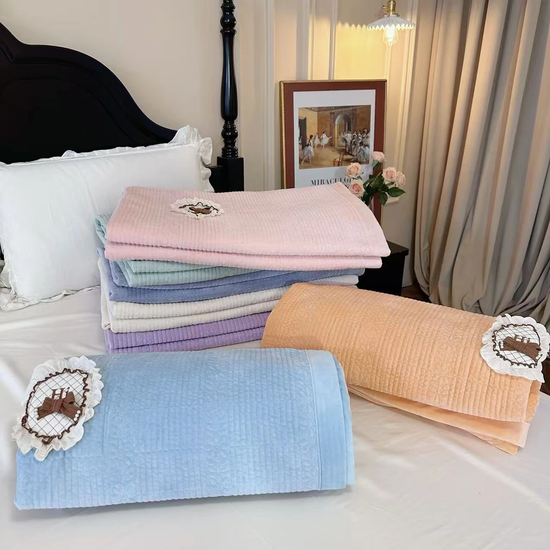 清雅·韩国高克重宝宝绒盘花床盖