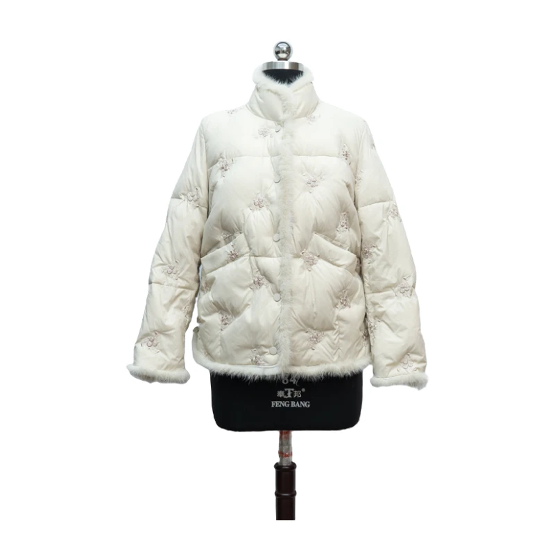 XN 2025 冬款时尚休闲手工刺绣羽绒服国风款盘扣立领外套 YR555